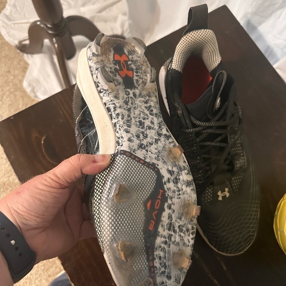 Under Armour Hovr Men’s Baseball Cleats. Sz 12. Metal And Molded Spikes. EUC - Picture 4 of 8